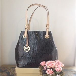 MiCHAEL KORS SHINY BLACK TOTE